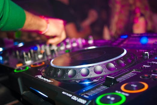 Pourquoi et comment choisir un DJ professionnel pour son mariage ?