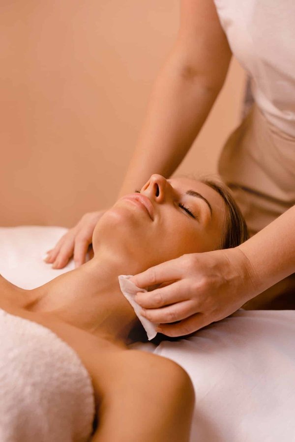 Les bonnes habitudes pour bien nettoyer votre peau