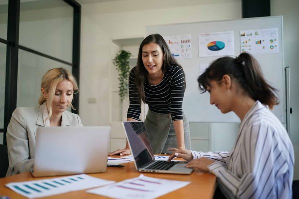 Quels bénéfices peut-on tirer de la formation d'un groupe d'entreprises ?